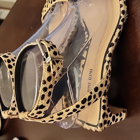 NWT Gianni Bini Cheetah Print Sandals Sz 8 - Picture 4 of 6